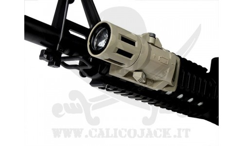 WEAPON LIGHT 220L COYOTE